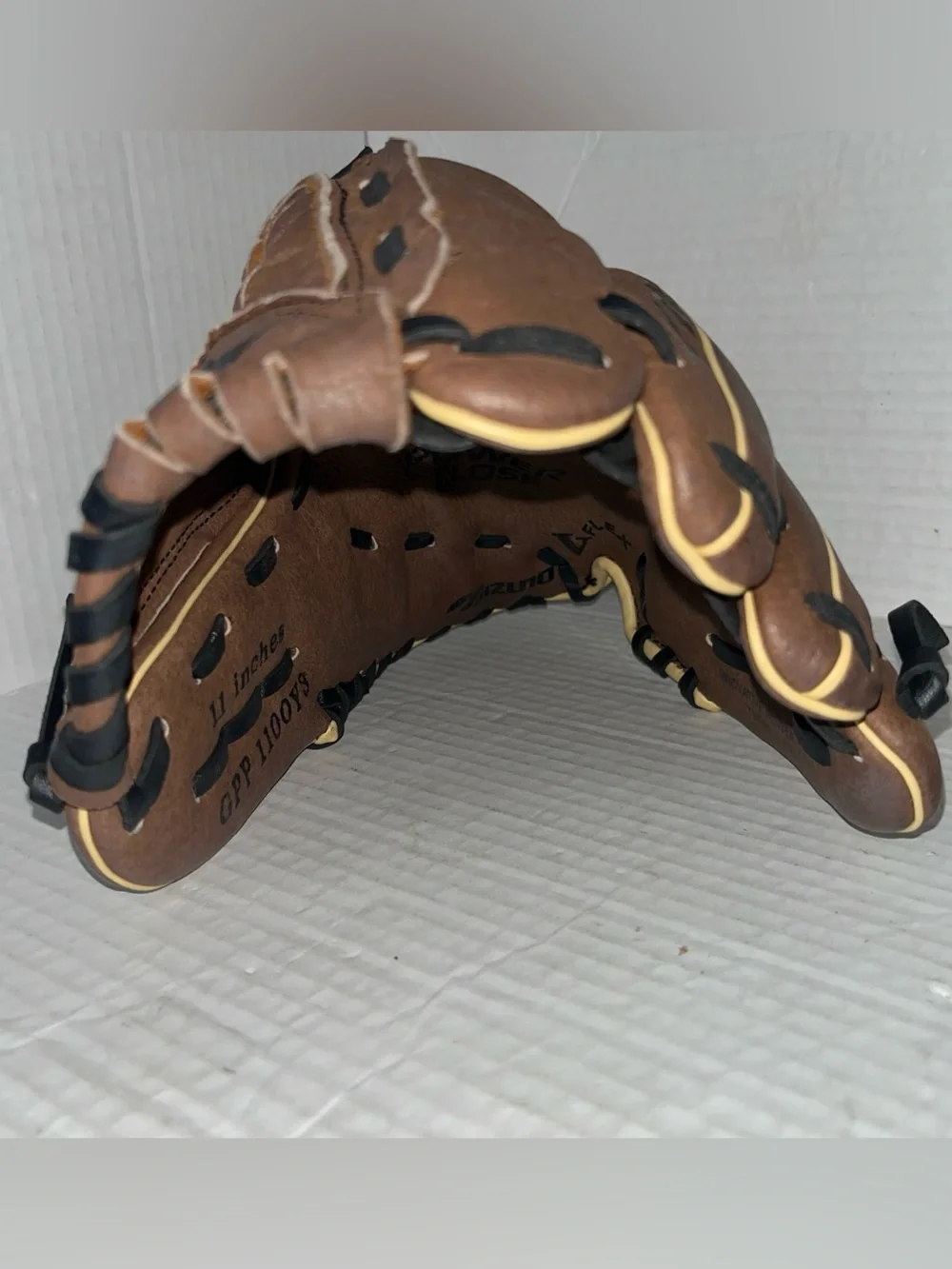 Mizuno GPP 1100Y3 11” Baseball Glove Leather Right Handed Thrower Brown